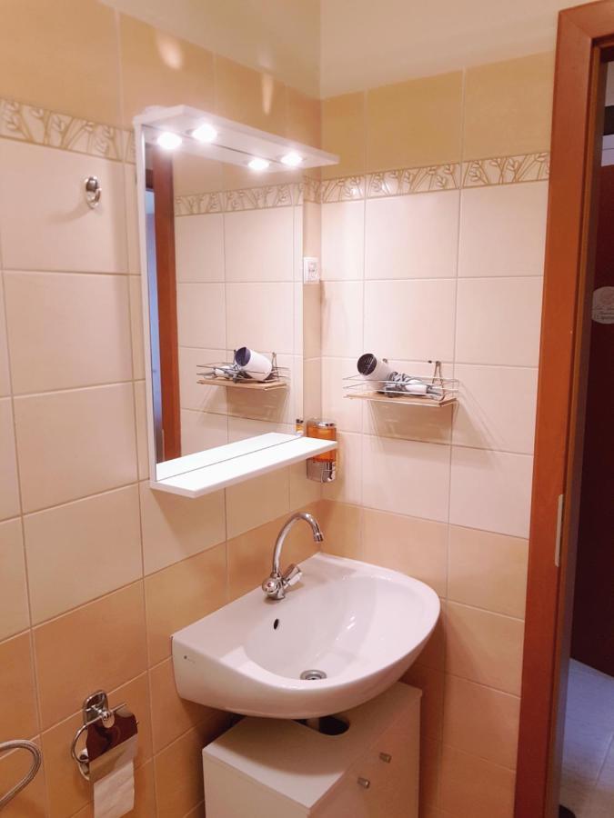 Lola Studio Apartman Hajdúszoboszló Esterno foto
