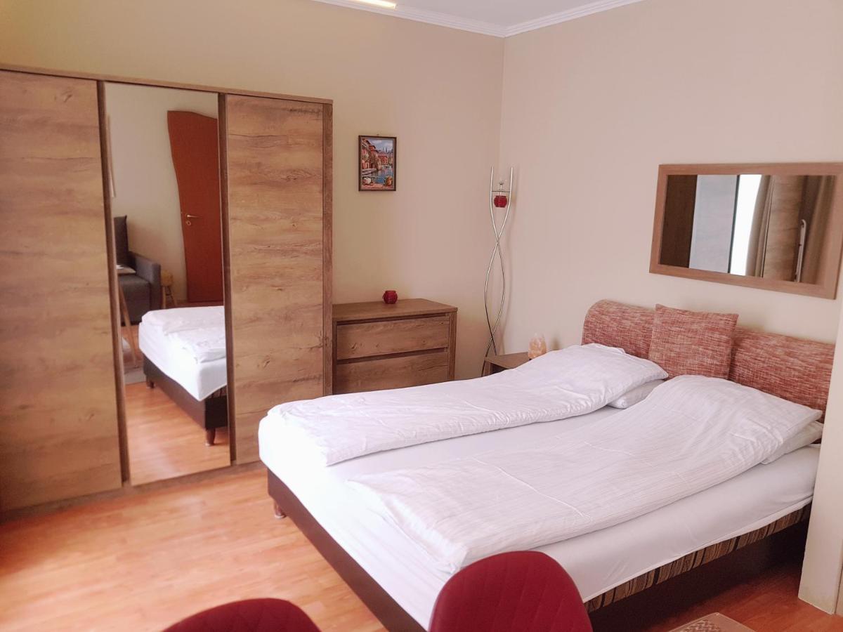 Lola Studio Apartman Hajdúszoboszló Esterno foto