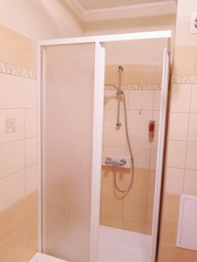 Lola Studio Apartman Hajdúszoboszló Esterno foto