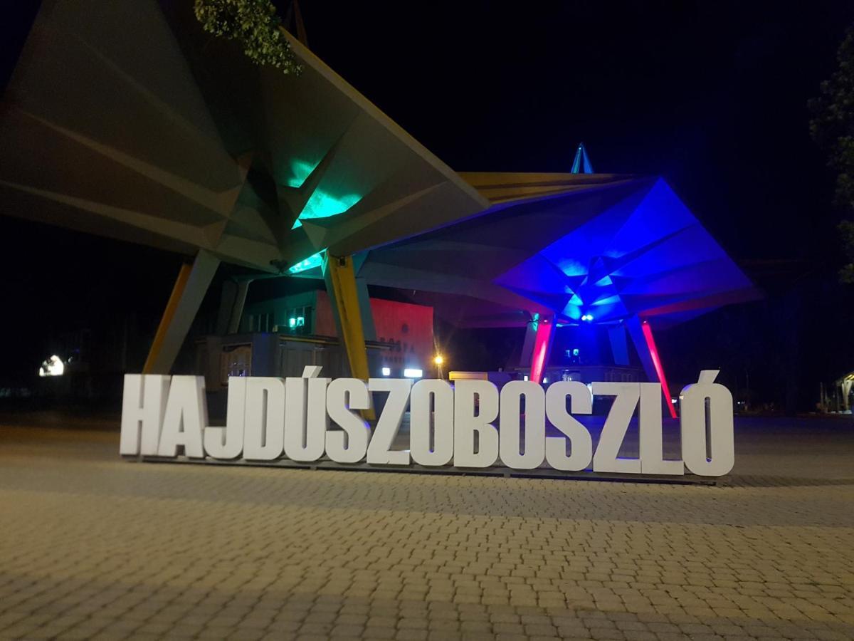 Lola Studio Apartman Hajdúszoboszló Esterno foto